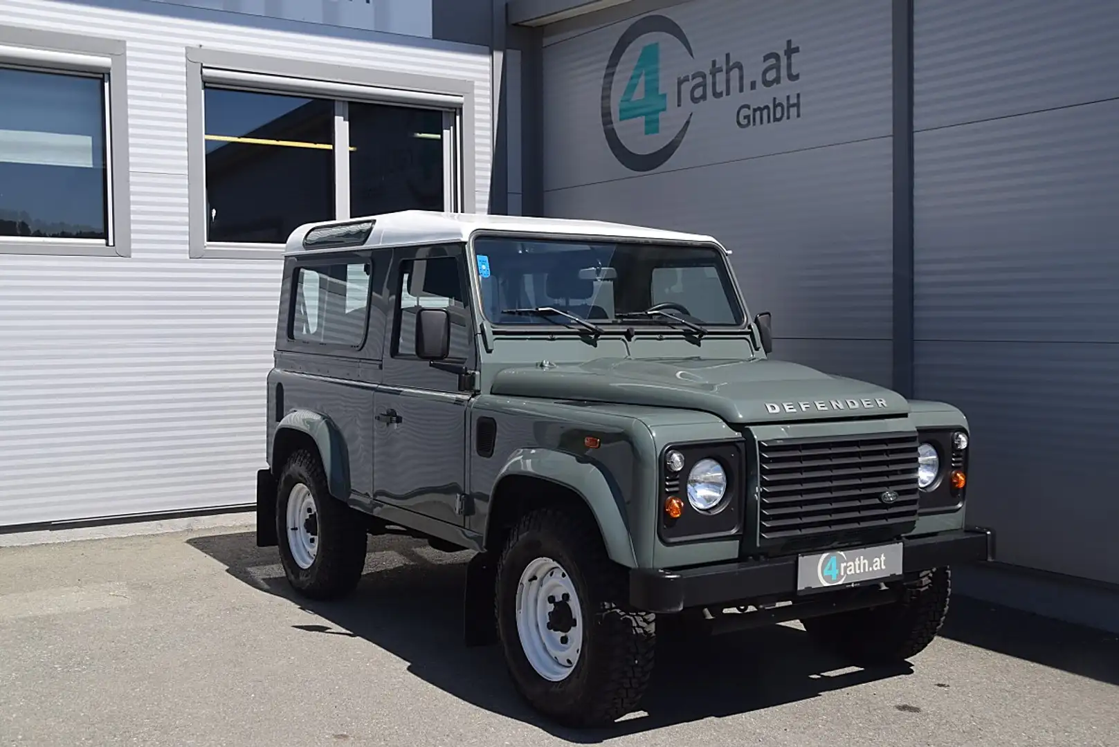Land Rover Defender 90" Station Wagon E 2,2 AHK Grün - 1