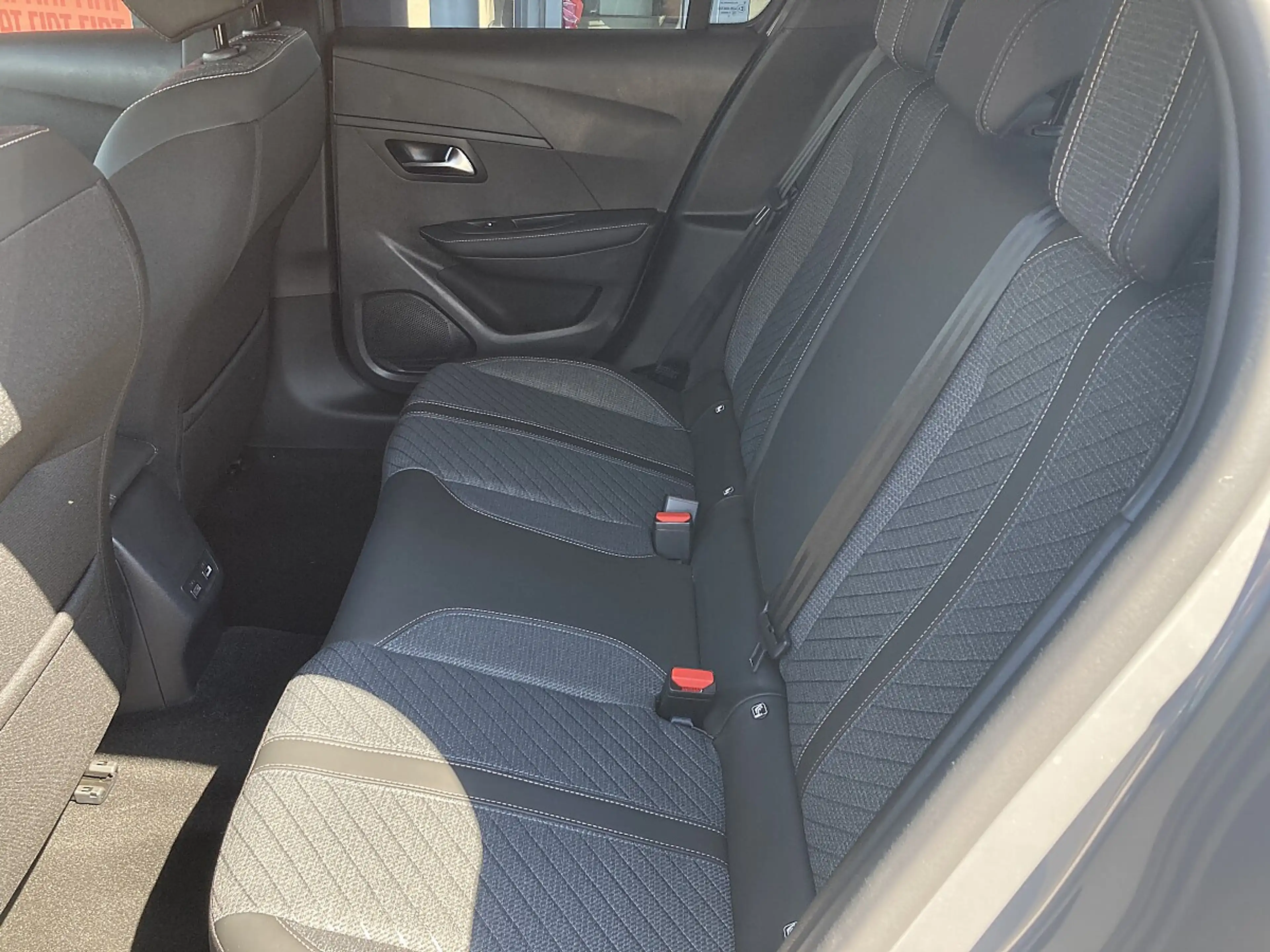 Peugeot 208 Allure Turbo 100 6-Gang manuell!inl.NAVIPACK!AK... — photo 13