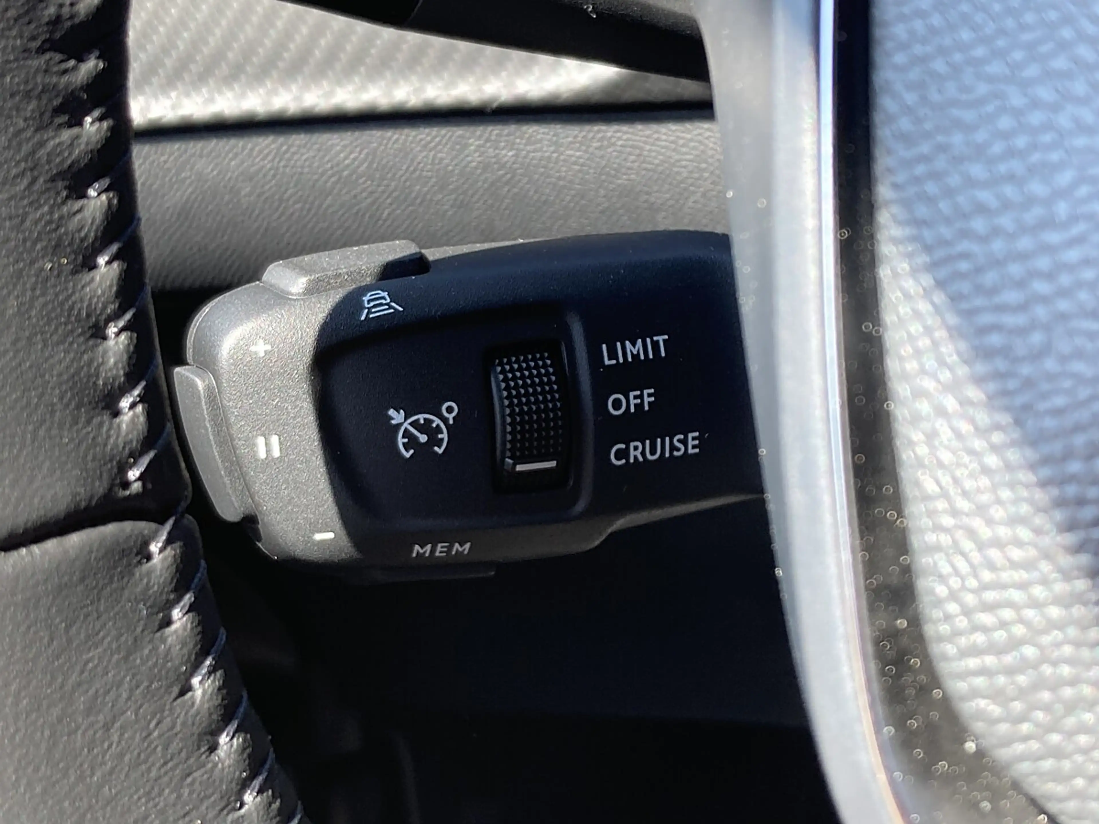 Peugeot 208 Allure Turbo 100 6-Gang manuell!inl.NAVIPACK!AK... — photo 8