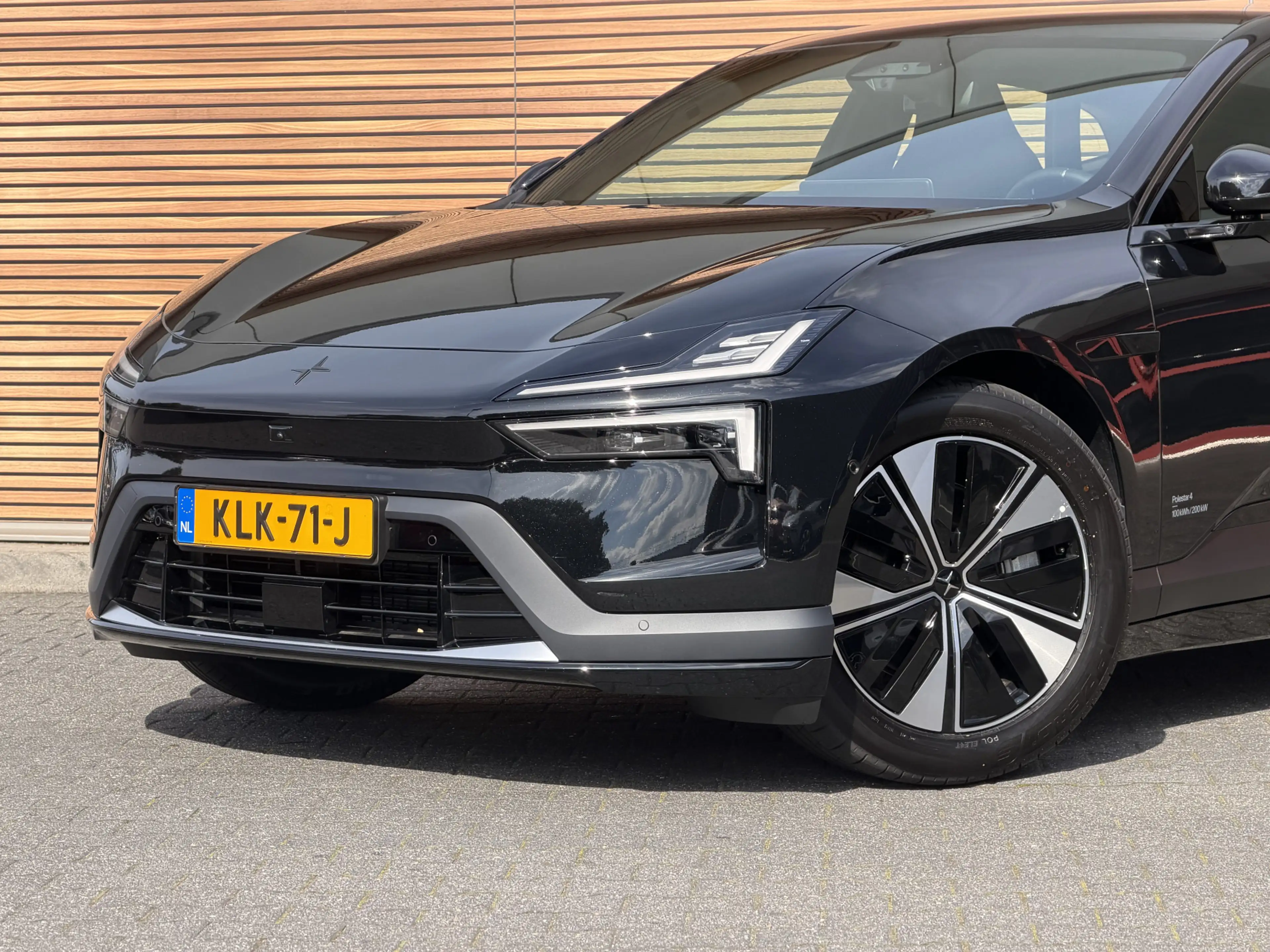 Polestar 4 Long Range Single motor 100 kWh Navigatie / Panora — photo 2