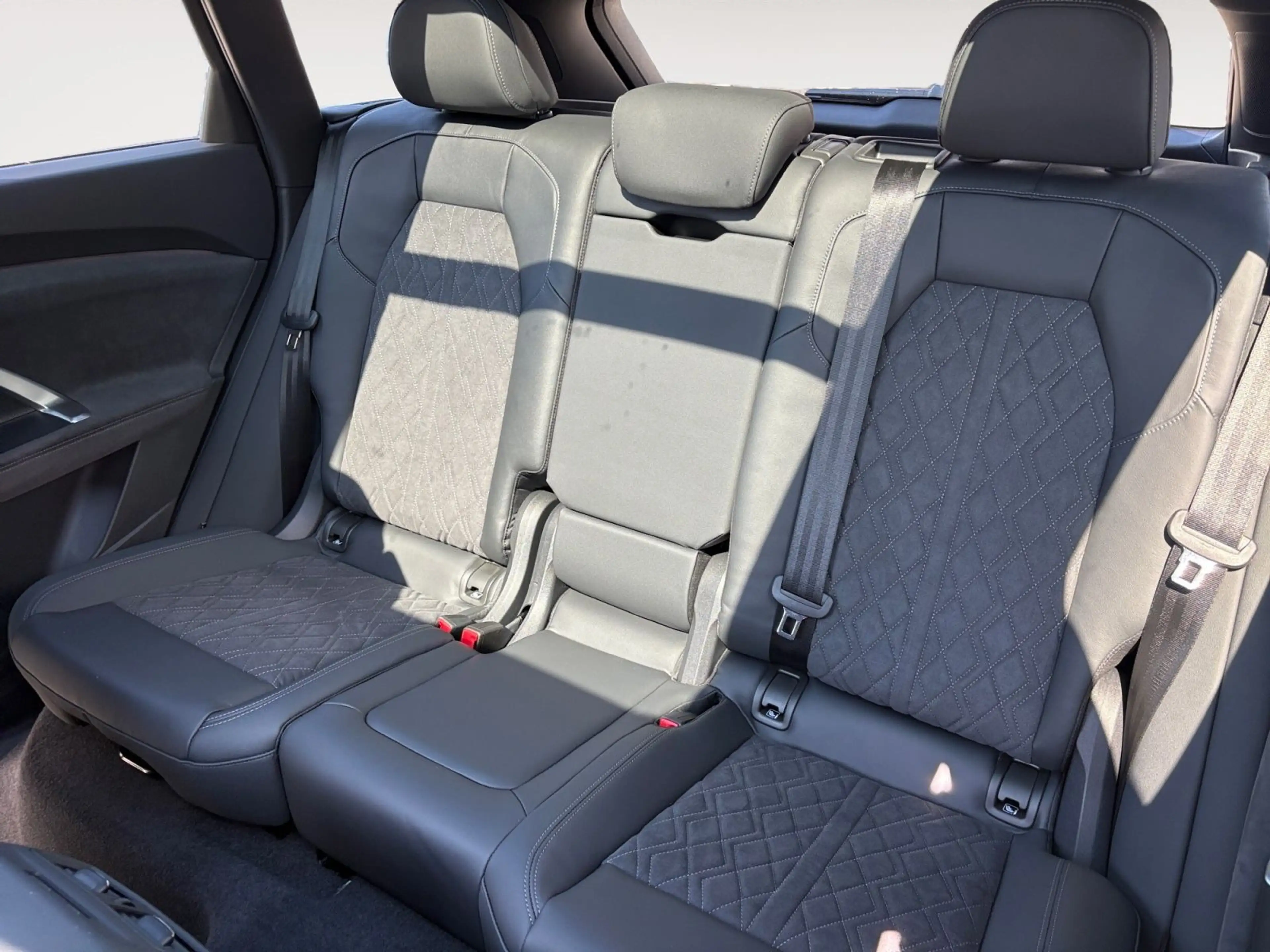 Audi Q5 TDI 150 kW S-Line/gold-sw/Tech+/Pan/20 — photo 9