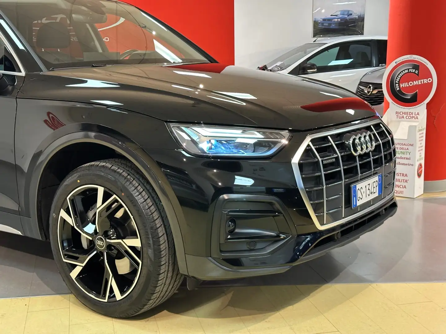 Audi Q5 SPORTBACK HYBRID 2.0 TFSI-E quattro S tronic Busin Zwart - 2