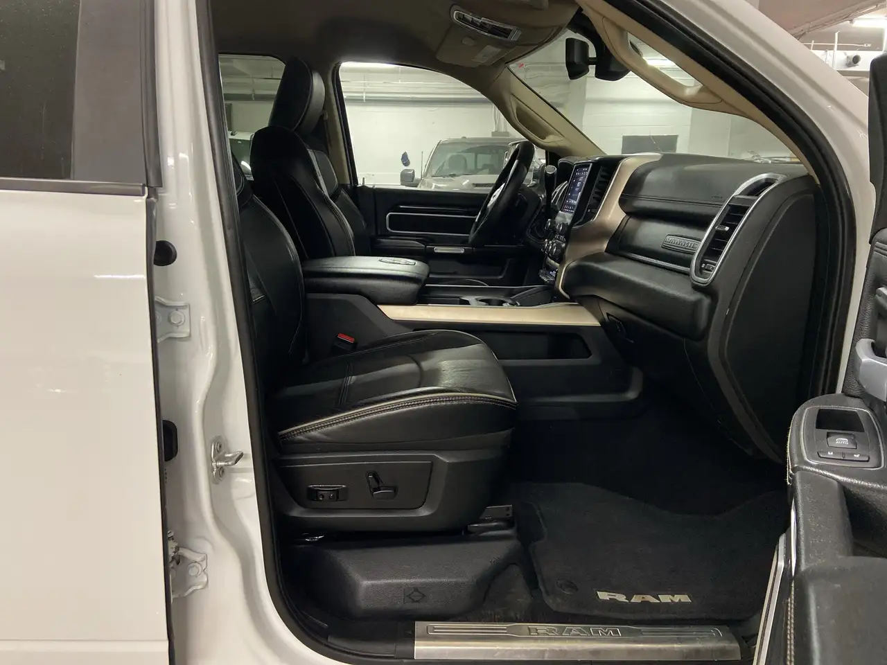 RAM 3500 снимка RAM 3500