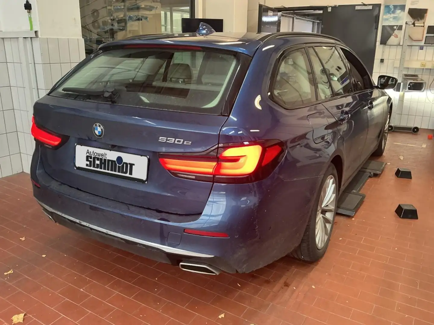 BMW 530 e Touring Luxury Line + 2Jahre-BPS.-GARANTIE Blau - 2
