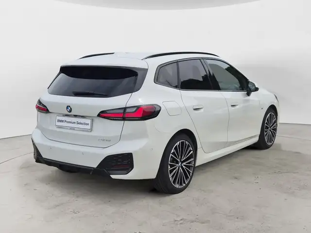 BMW 2 Series view 4