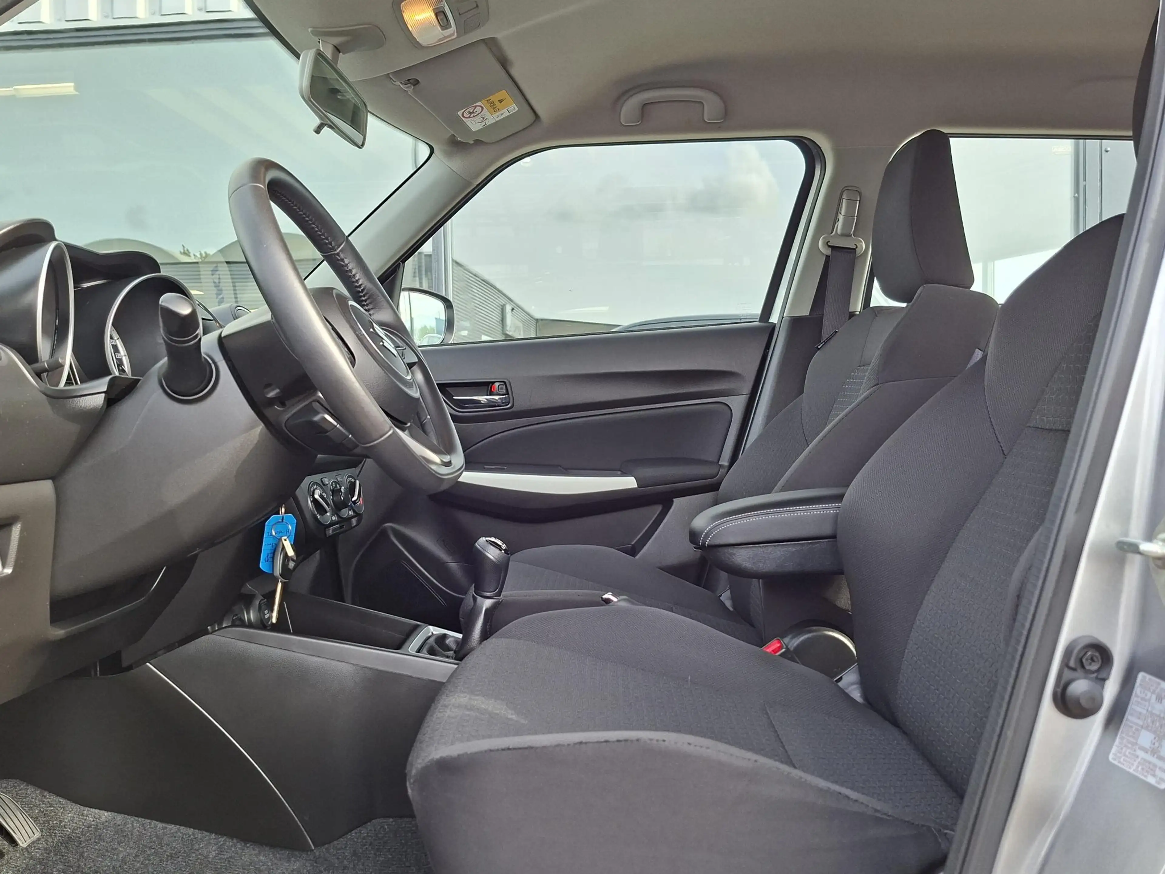 Suzuki Swift 1.2 Comfort Smart Hybrid Lmv/Bluetooth — photo 9