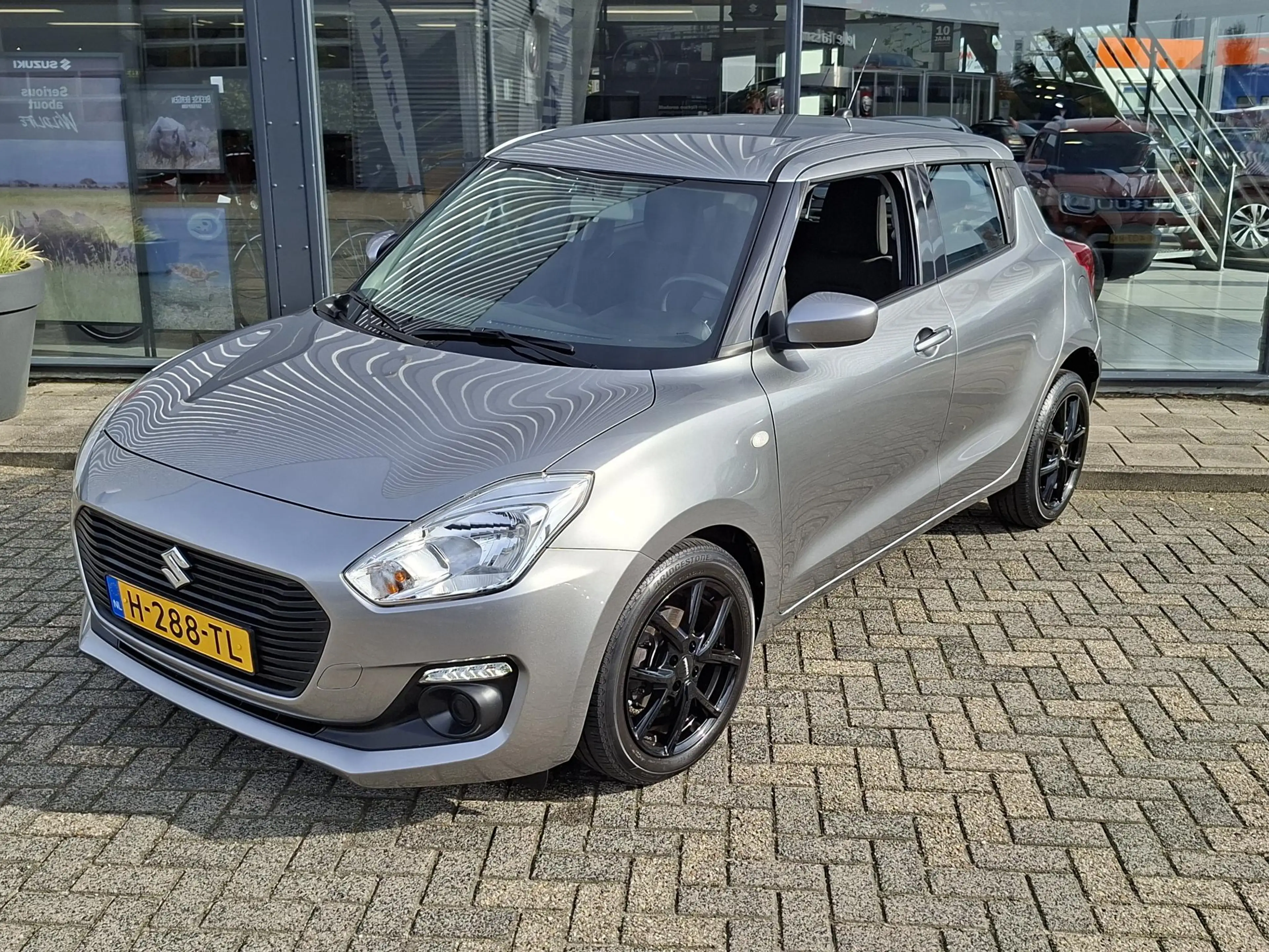 Suzuki Swift 1.2 Comfort Smart Hybrid Lmv/Bluetooth — photo 3
