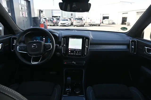 Volvo XC40 view 14