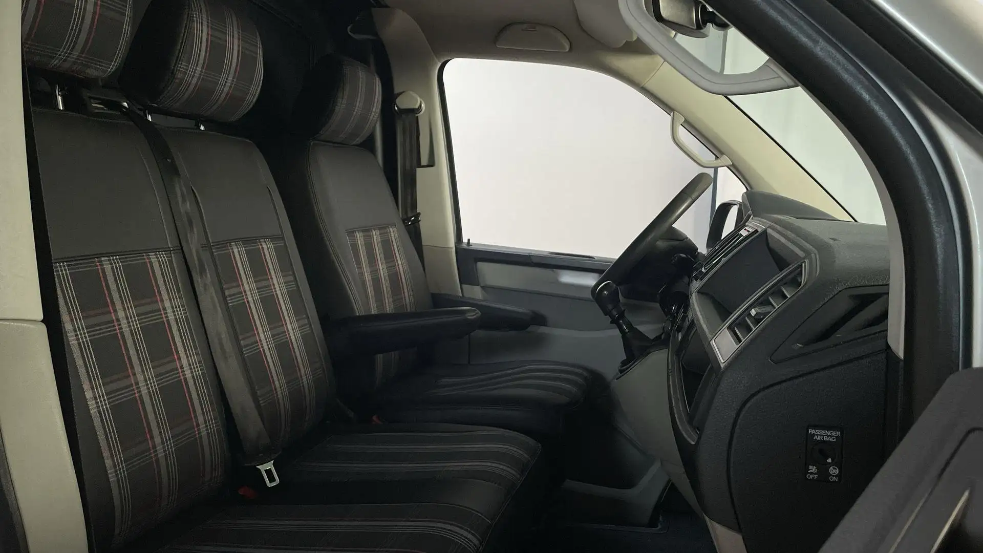 Volkswagen Transporter 2.0 TDI 102pk L2H1 3-zits Comfortline Navigatie Ap Argento - 2