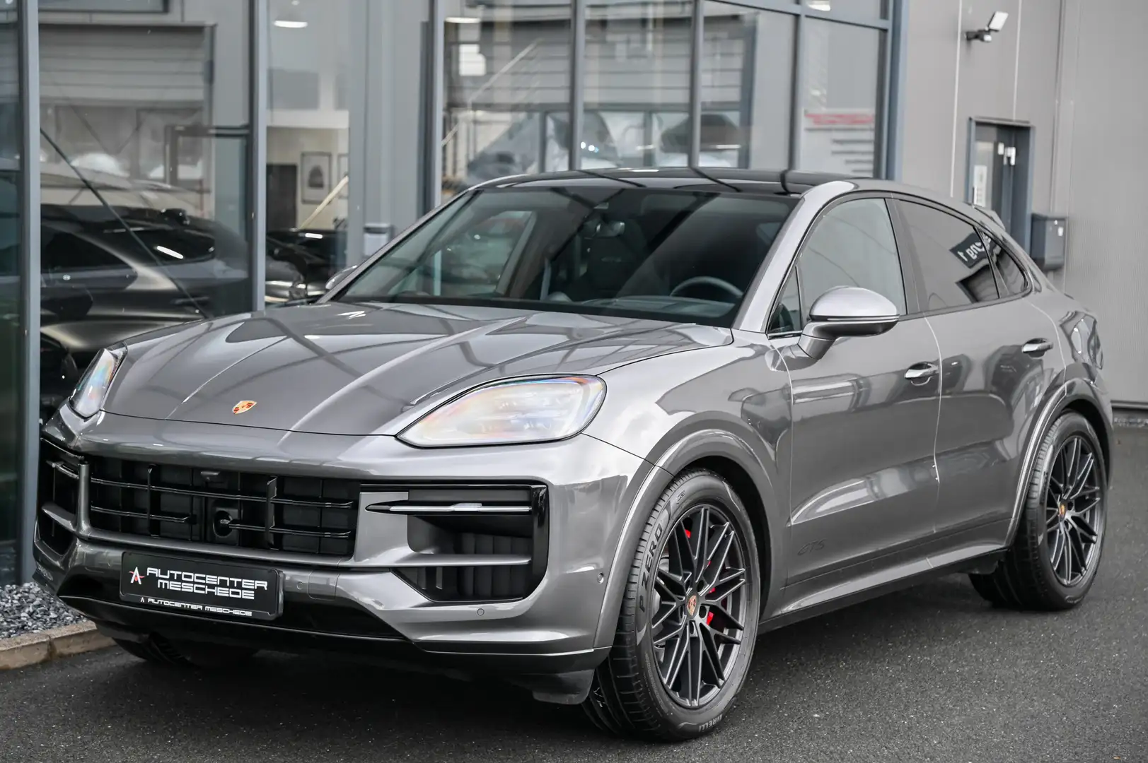 Porsche Cayenne GTS Coupe 4.0 V8 Pano* Standheizung* AHK Grau - 2