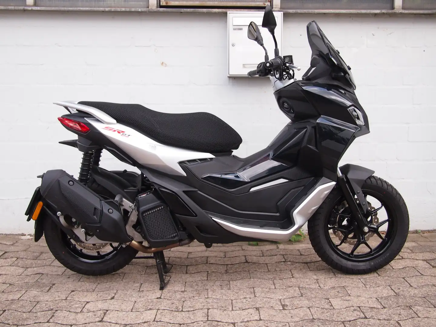 Aprilia SR GT 125 Zwart - 2