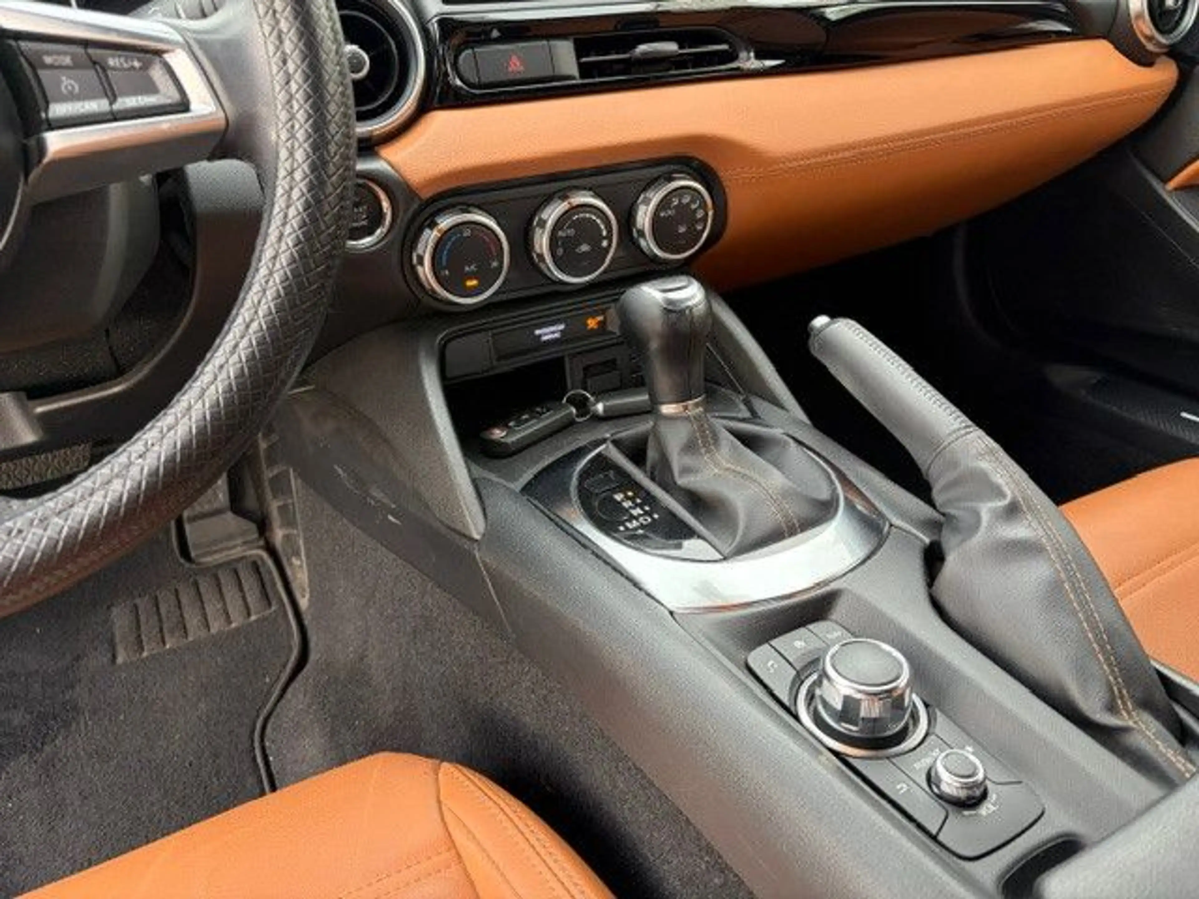 Fiat 124 Spider Lusso Autom. *LEDER braun+RF-KAM+LED* — photo 15