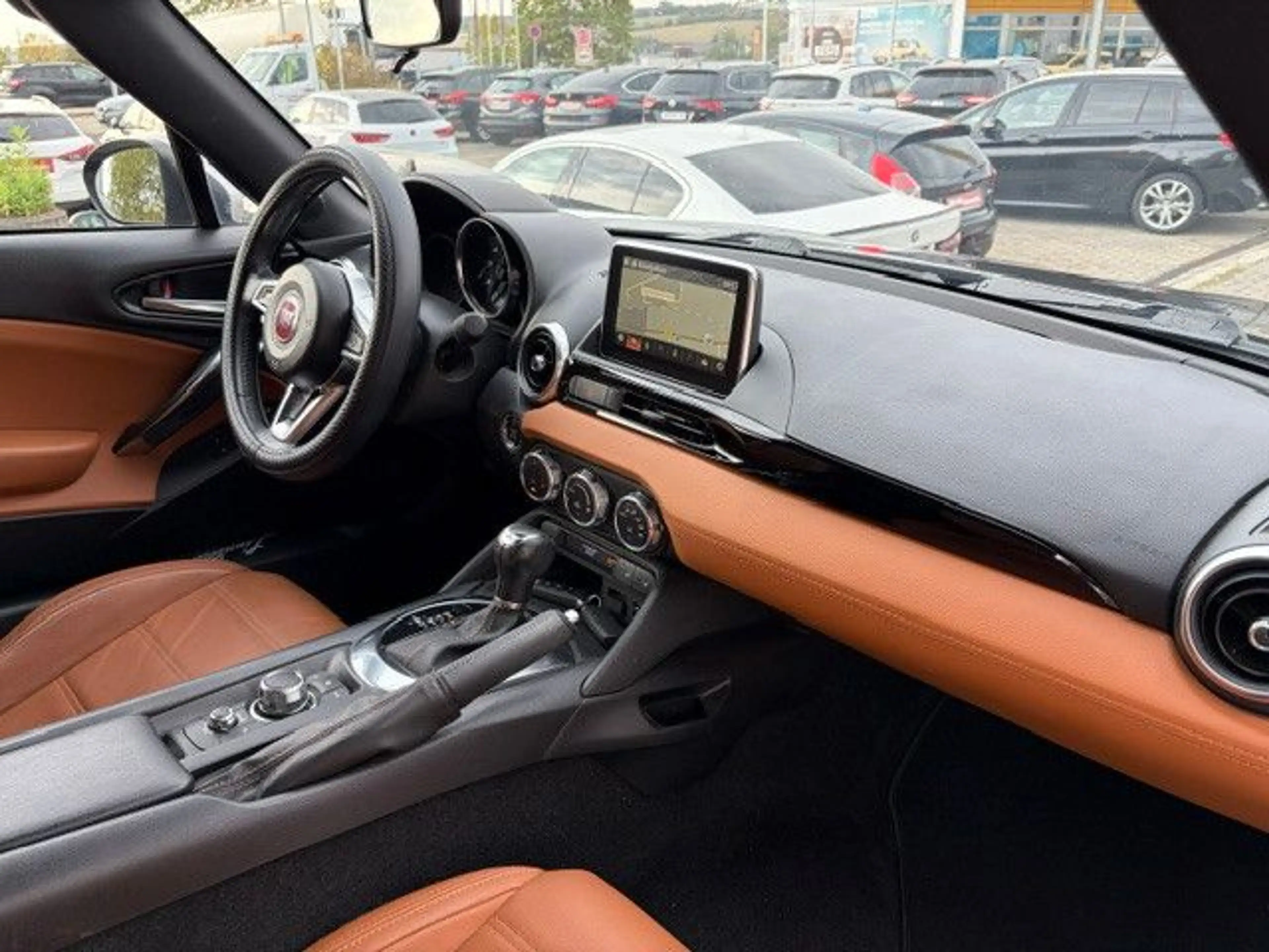 Fiat 124 Spider Lusso Autom. *LEDER braun+RF-KAM+LED* — photo 9