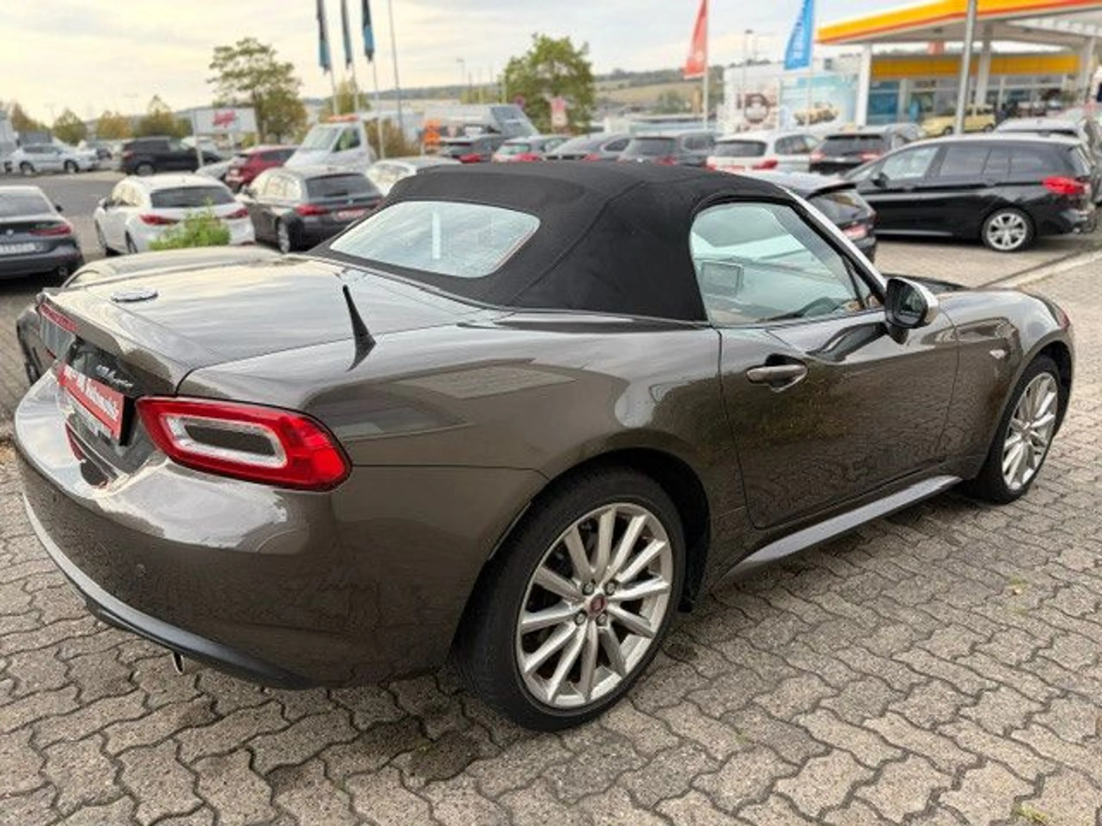 Fiat 124 Spider Lusso Autom. *LEDER braun+RF-KAM+LED* — photo 5