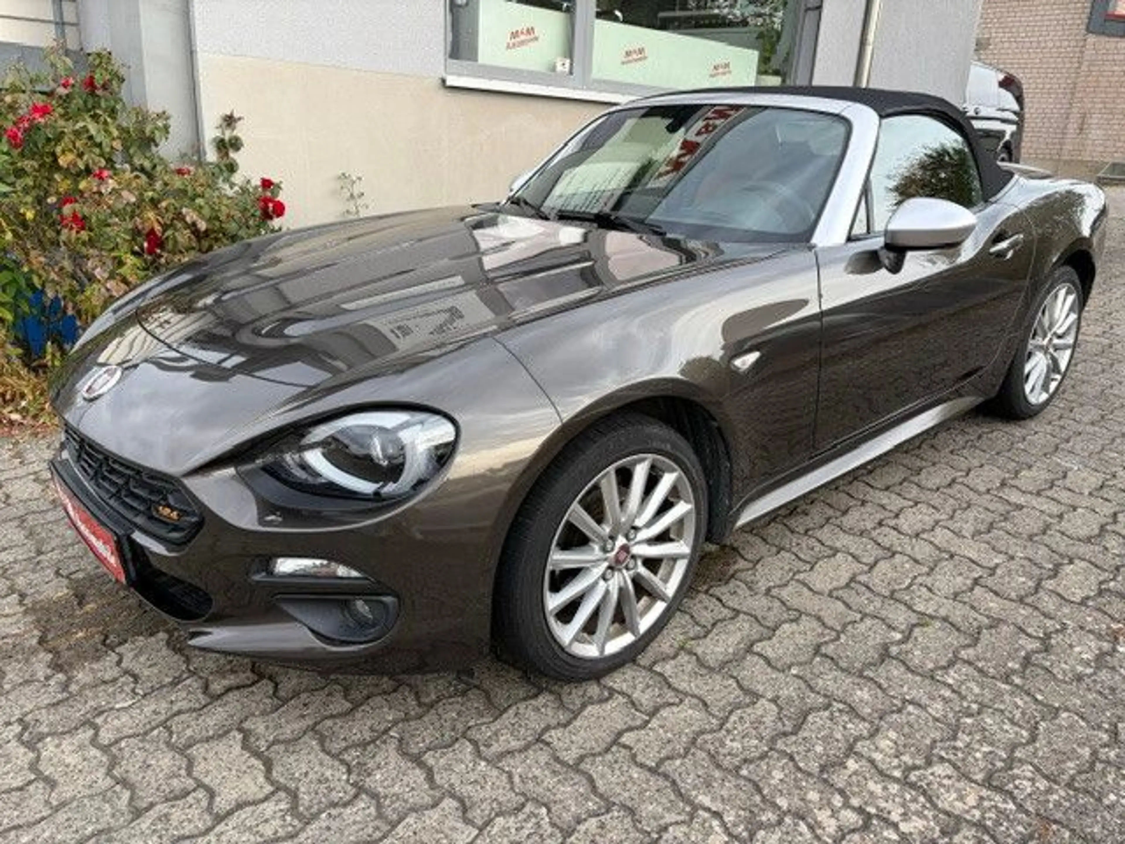 Fiat 124 Spider Lusso Autom. *LEDER braun+RF-KAM+LED* — photo 4