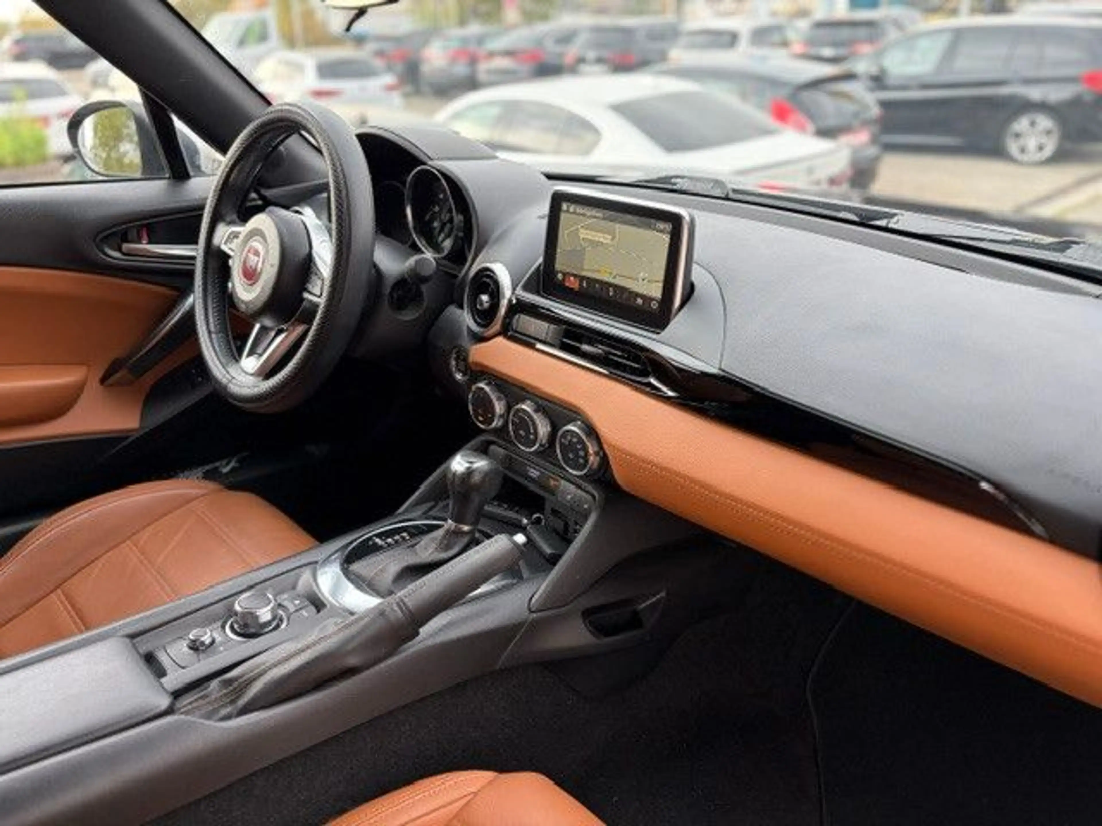 Fiat 124 Spider Lusso Autom. *LEDER braun+RF-KAM+LED* — photo 14
