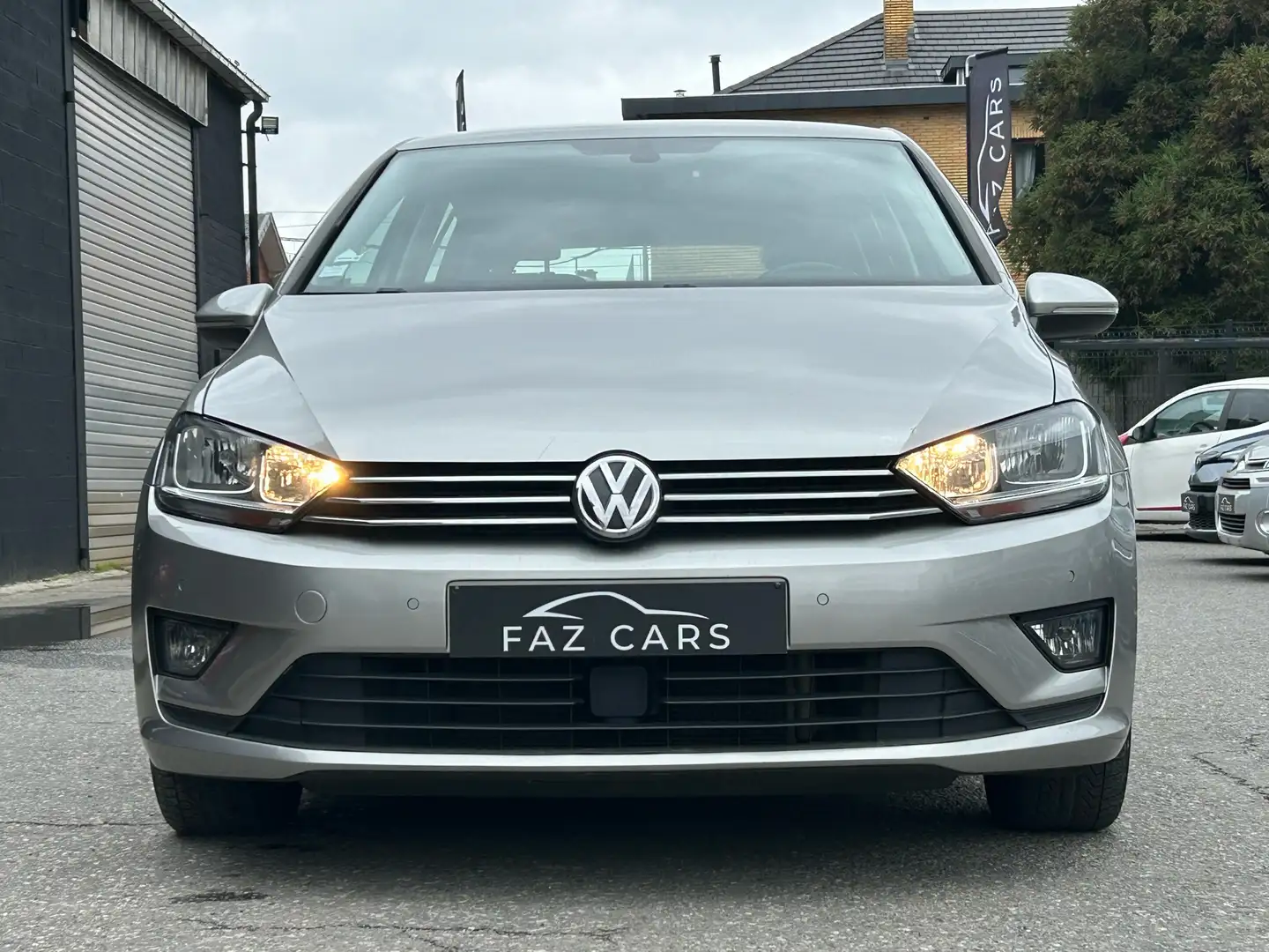 Volkswagen Golf Sportsvan 1.6 CR TDi * 1ER PROP + CLIM + JANTES + GPS * Grijs - 2