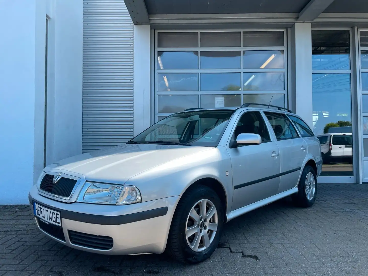 Skoda Octavia Combi Tour/1.Hand/PDC/Radio/Klima Silber - 1