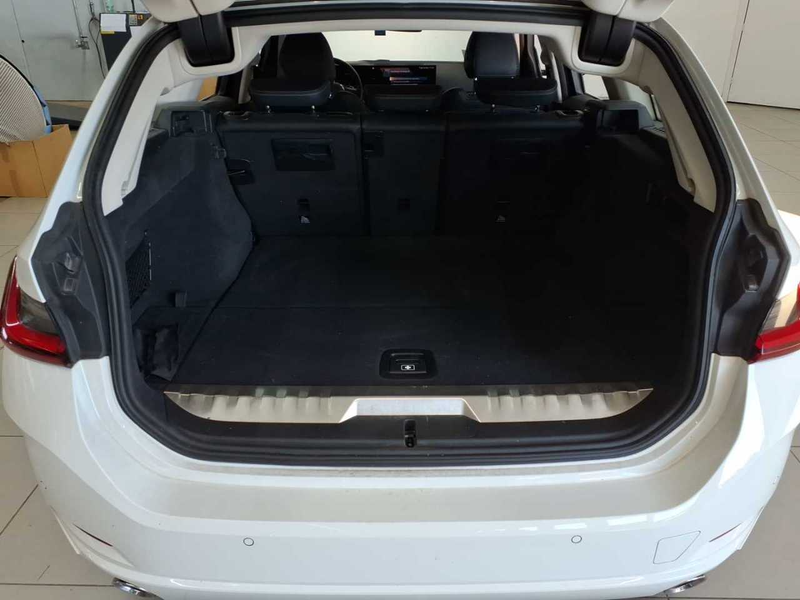 BMW 320 320e Touring Aut. Navi Pano LED — photo 9