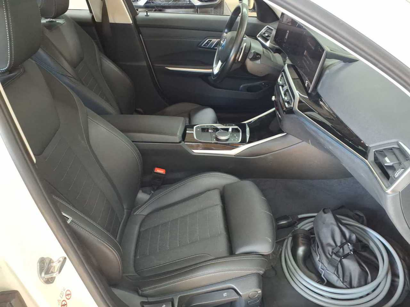 BMW 320 320e Touring Aut. Navi Pano LED — photo 11