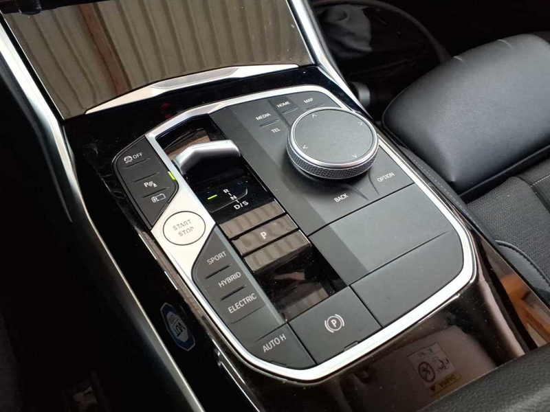 BMW 320 320e Touring Aut. Navi Pano LED — photo 15