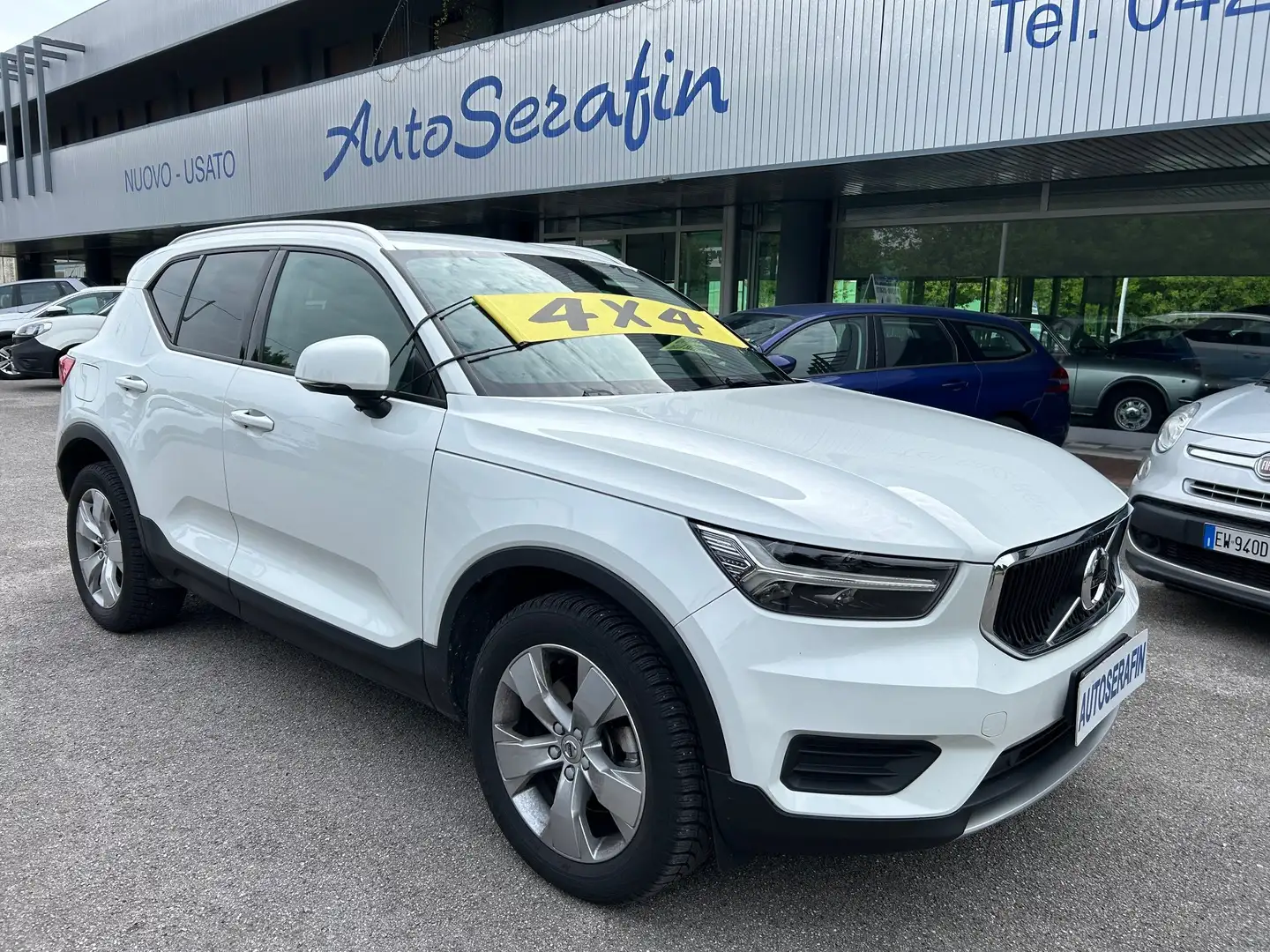 Volvo XC40 2.0 d3 Momentum awd geartronic Wit - 1