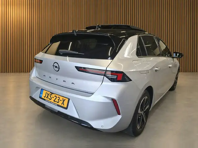 Opel Astra view 6