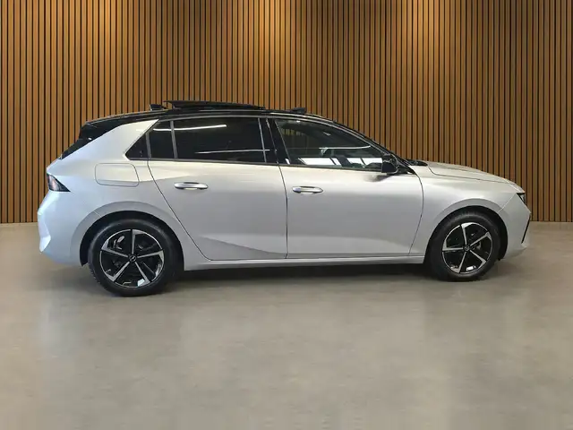 Opel Astra view 5