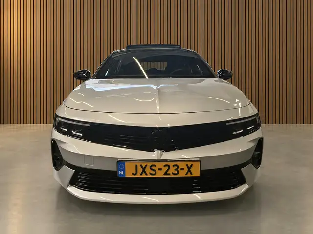 Opel Astra view 2