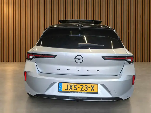 Opel Astra view 7