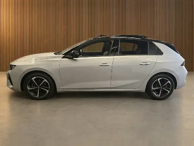 Opel Astra view 8