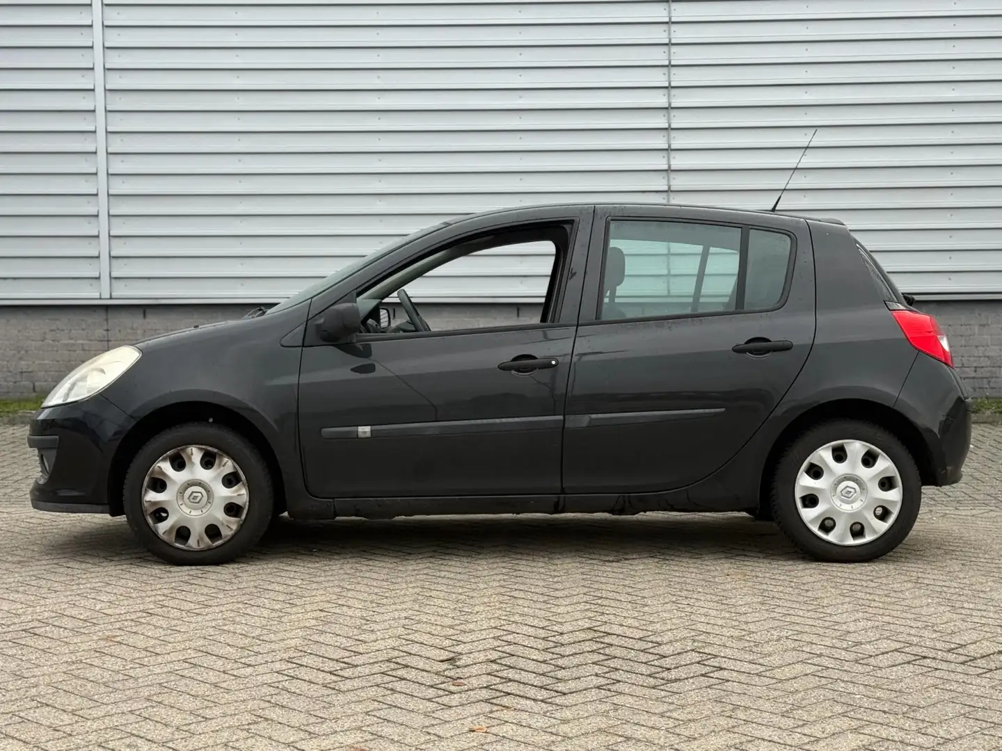 Renault Clio 1.2 TCE Expression (INRUILKOOPJE) Noir - 2