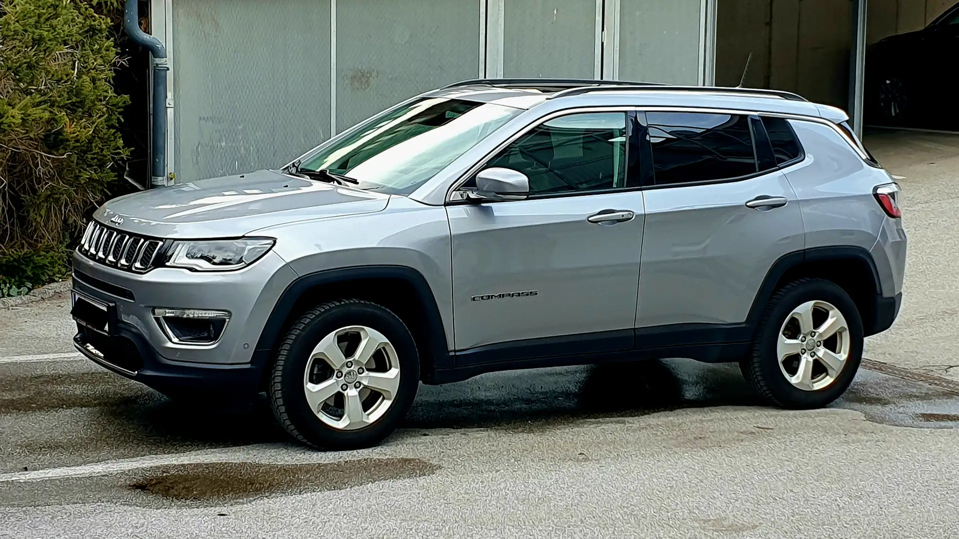 Jeep Compass Compass 2,0 MultiJet II AWD Limited Aut. Limited 4x4 Grau - 1