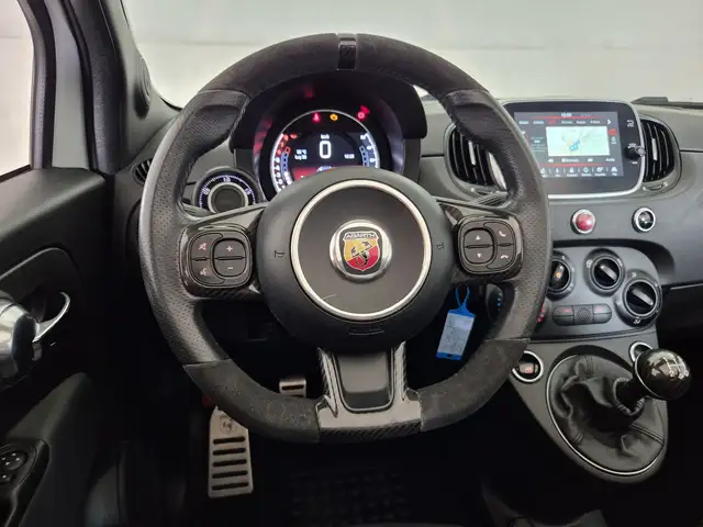 Abarth 595c view 9