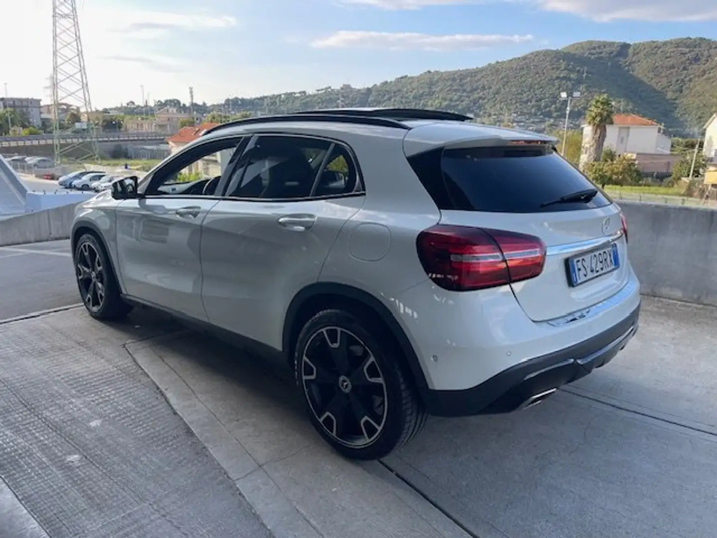 Mercedes-Benz GLA 220 GLA 220 d Enduro Activity 177cv auto Bianco - 2