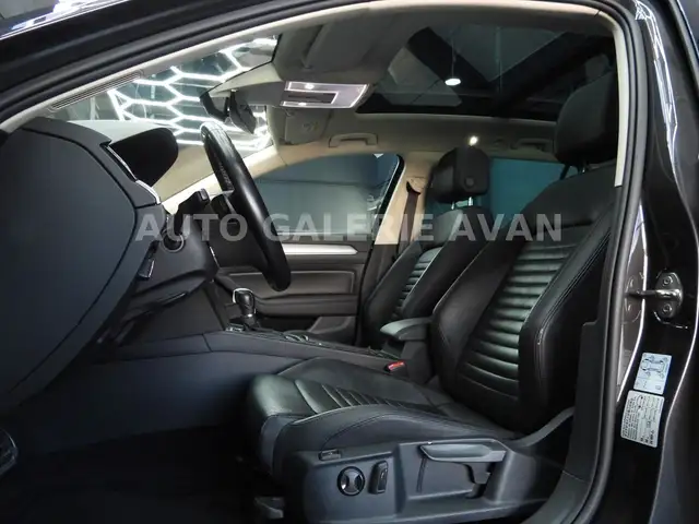 Volkswagen Passat Alltrack view 10