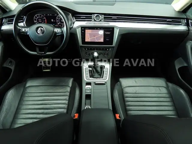 Volkswagen Passat Alltrack view 14