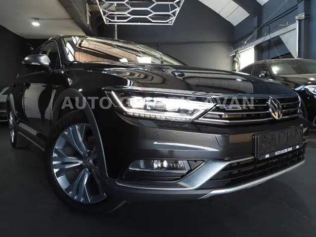 Volkswagen Passat Alltrack view 2