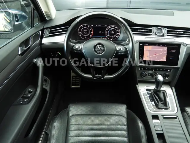 Volkswagen Passat Alltrack view 13