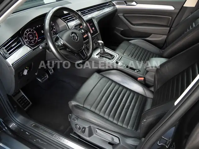 Volkswagen Passat Alltrack view 11