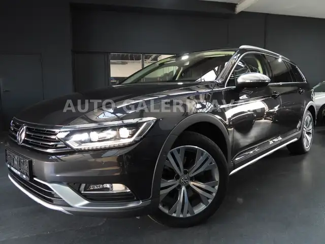 Volkswagen Passat Alltrack view 7