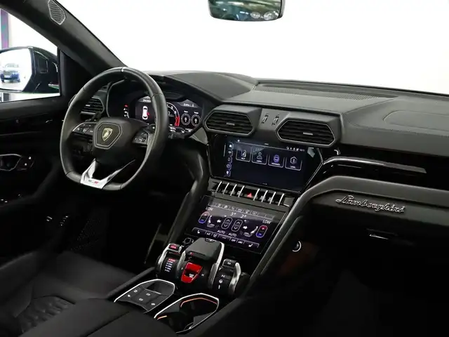 Lamborghini Urus view 8
