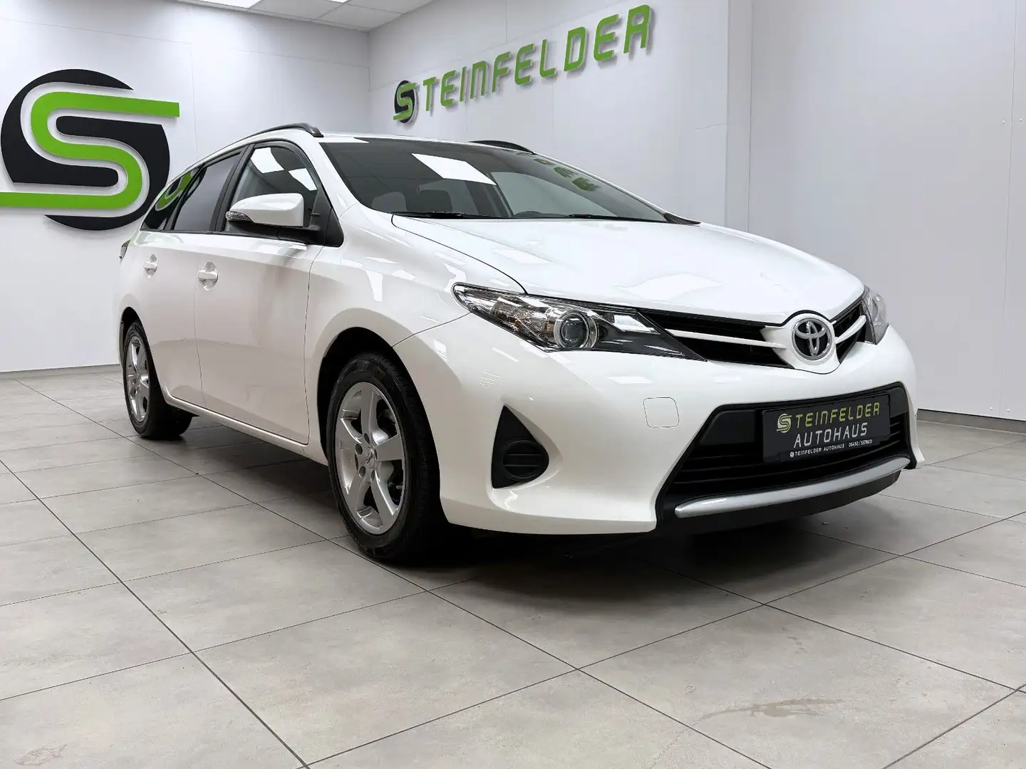 Toyota Auris 1.6 Comfort / AHK Weiß - 1