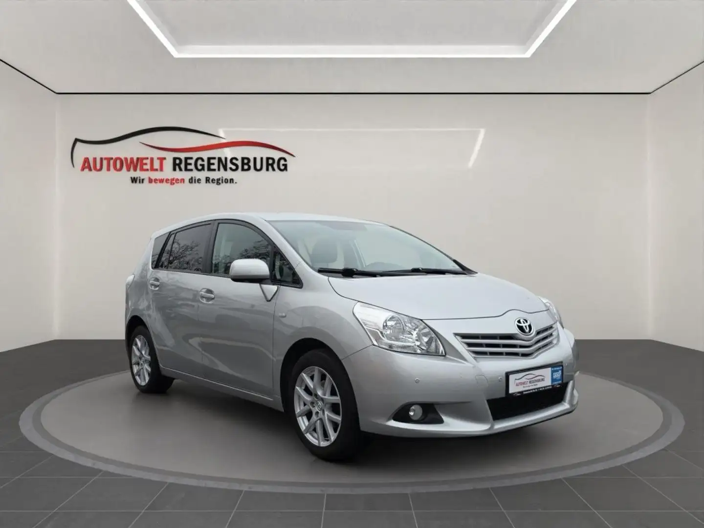 Toyota Verso Travel 1.8 NAVI RFK KLIMA 1H ALU BC TEMPO Silber - 1
