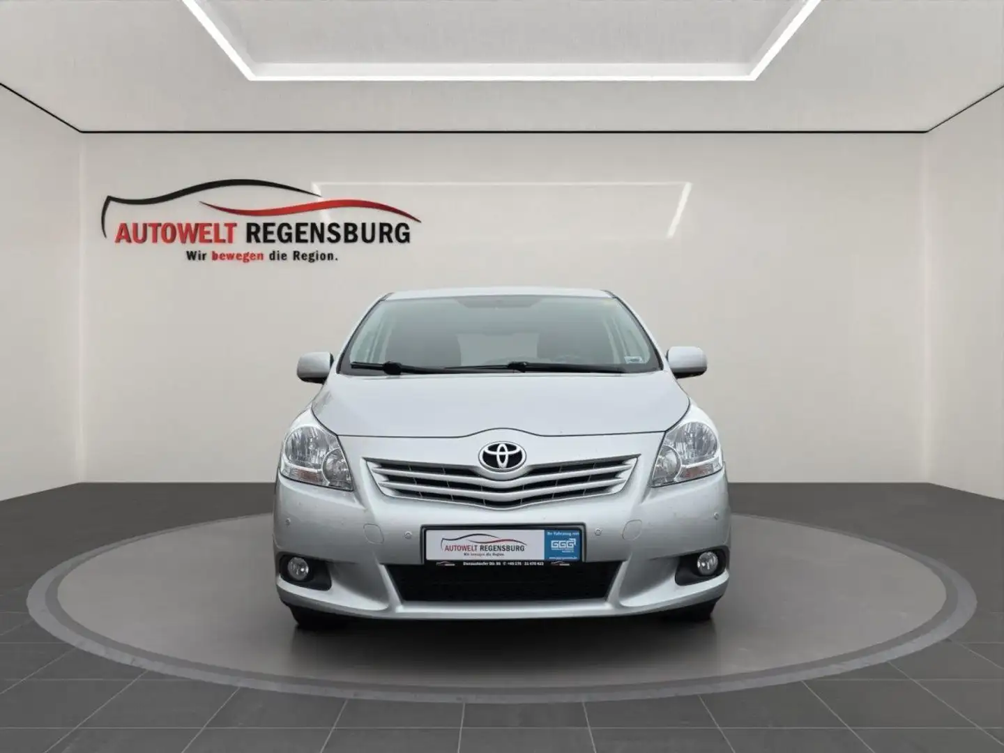 Toyota Verso Travel 1.8 NAVI RFK KLIMA 1H ALU BC TEMPO Silber - 2