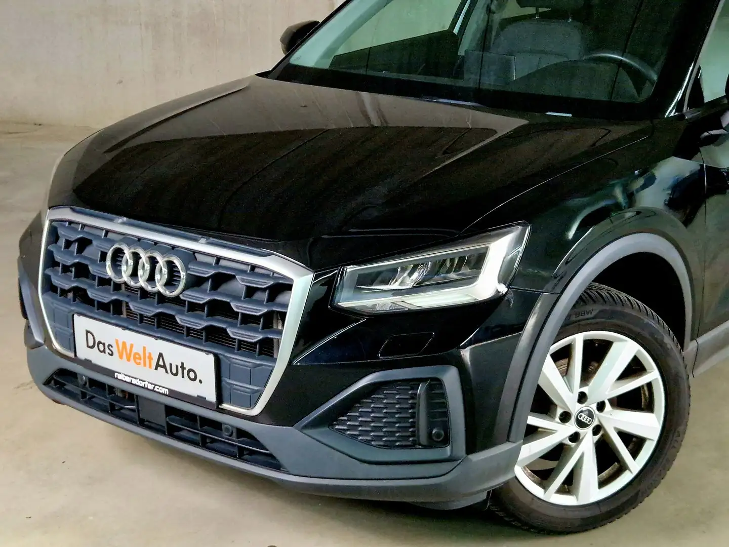 Audi Q2 35 TFSI intense Schwarz - 2