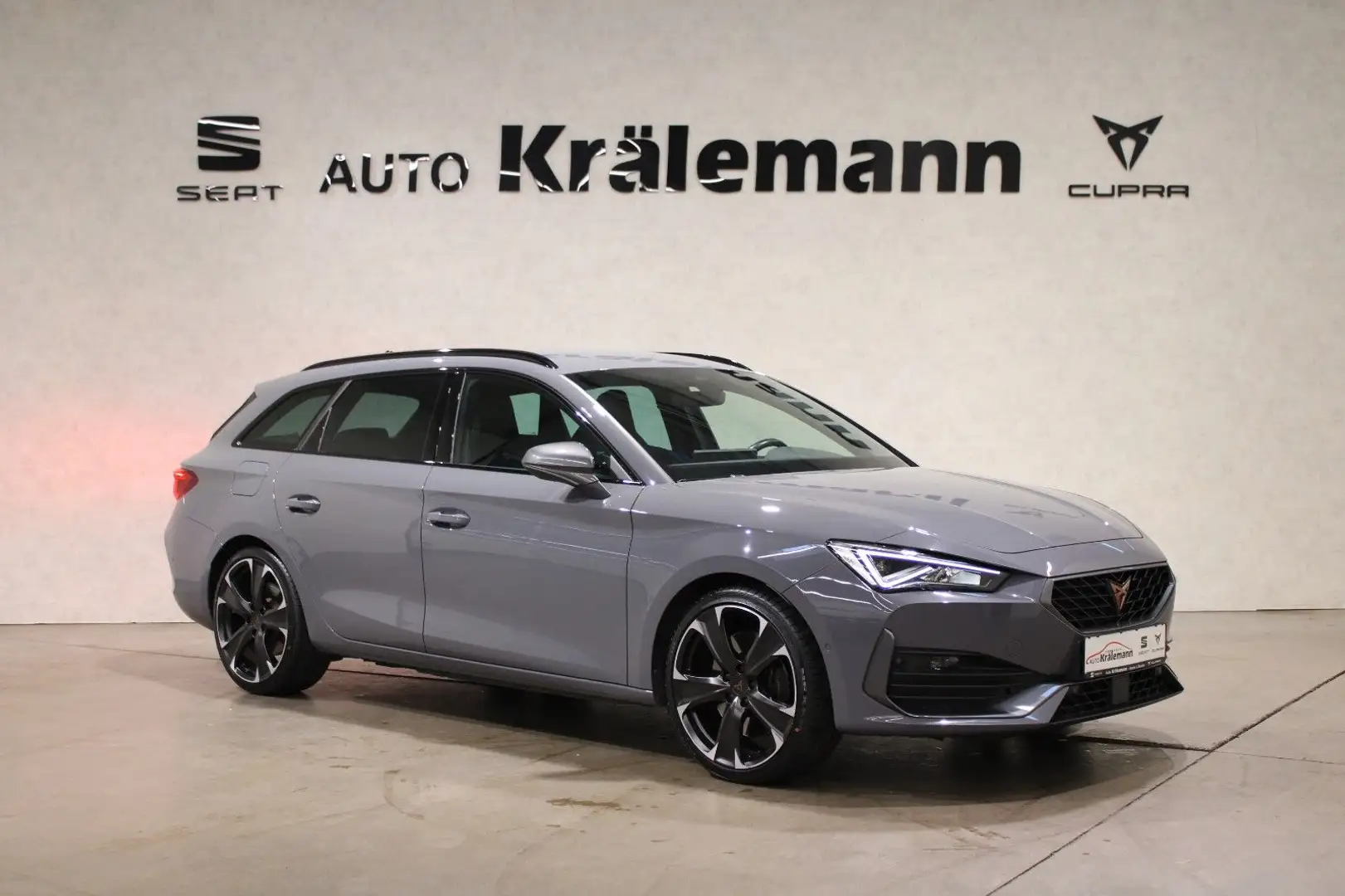 CUPRA Leon Sportstourer VZ e-Hybrid*Navi*AHK*Kamera* Grau - 1