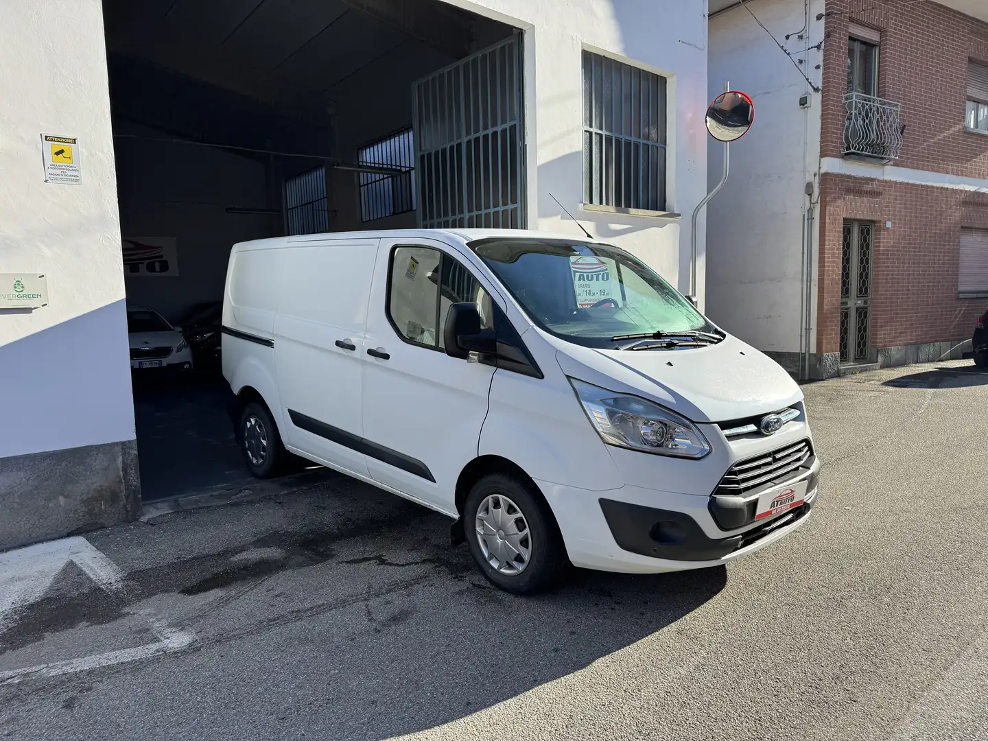 Ford Tourneo Custom - 1