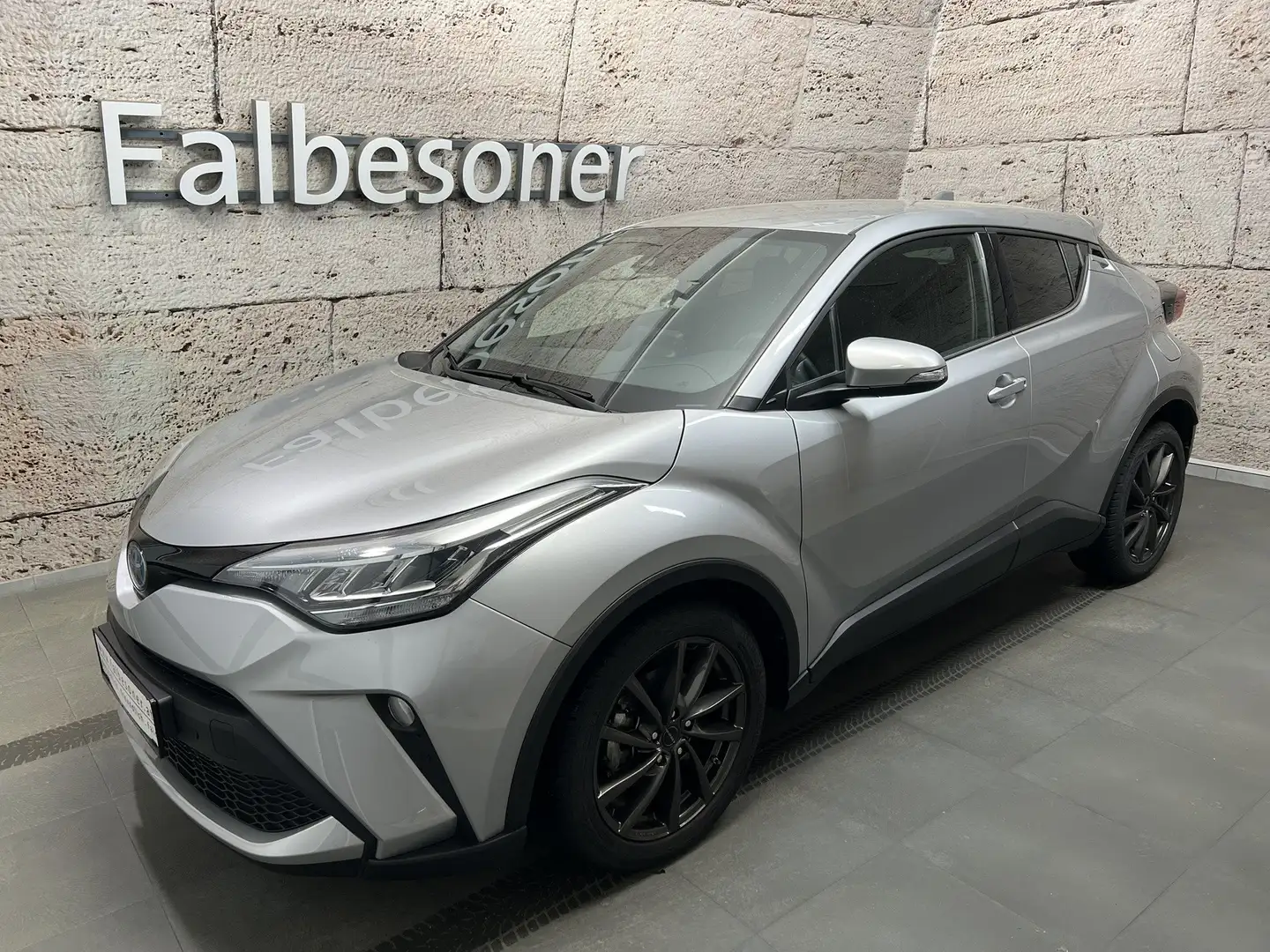 Toyota C-HR 1,8 Hybrid Active Drive Silber - 1