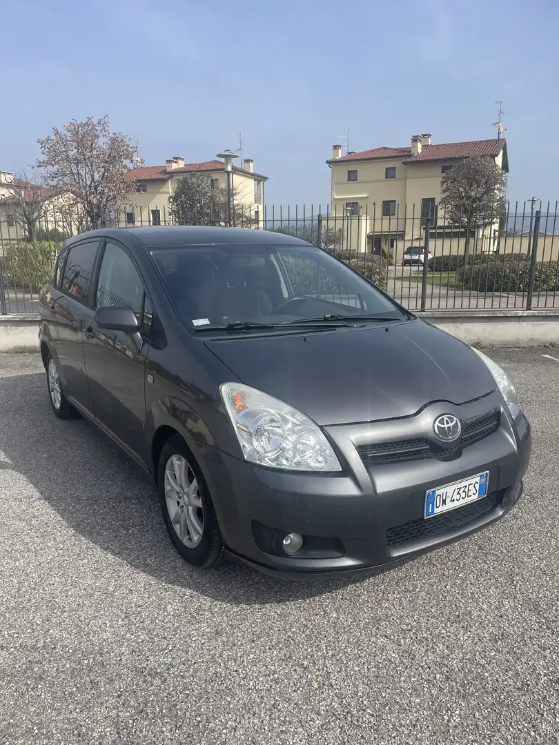 Toyota Corolla Verso sol d4d - 2